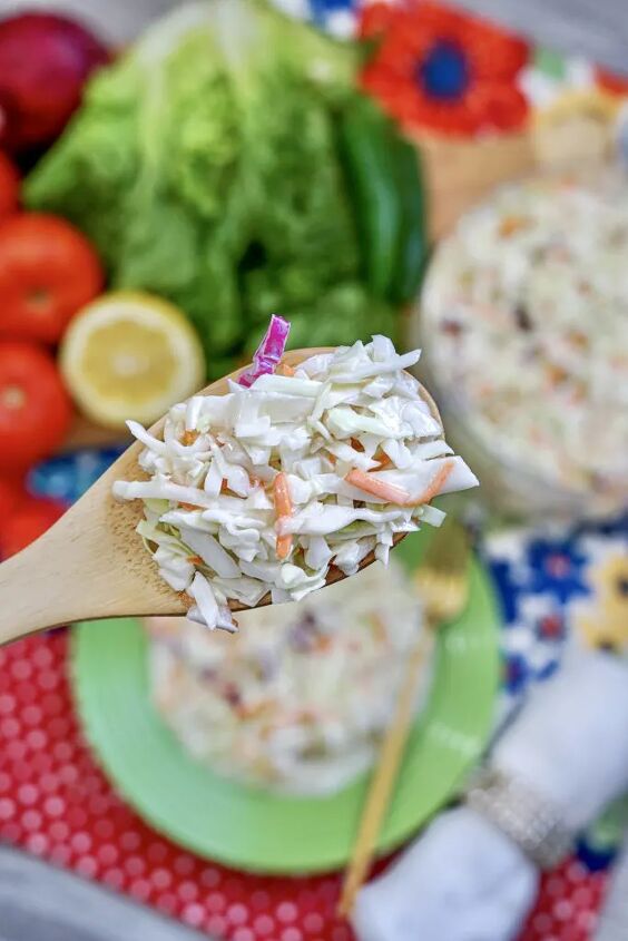 5 ingredient easy cole slaw recipe, A scoop of the finished easy cole slaw
