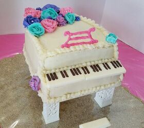 Piano Cake Topper in Icing - Decorated Cake by Sue Field - CakesDecor