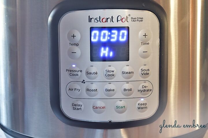instant pot poblano chicken chili, Instant Pot digital screen showing 30 minute pressure cook