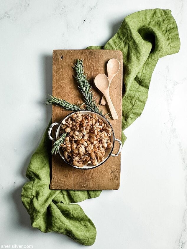 you want to make these crispy roasted white beans, crispy white beans in a mini skillet on a wooden board with green linen napkin