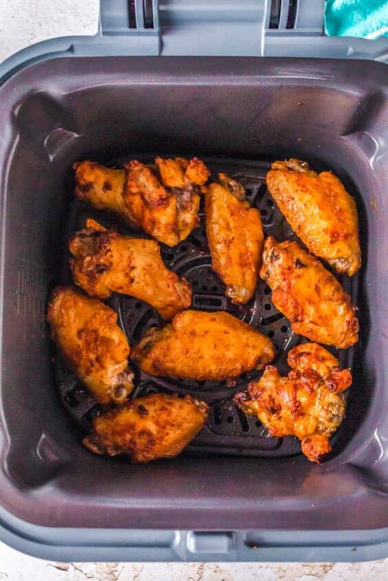 crispy air fryer chicken wings with cornstarch, Chicken wings cooked in the air fryer