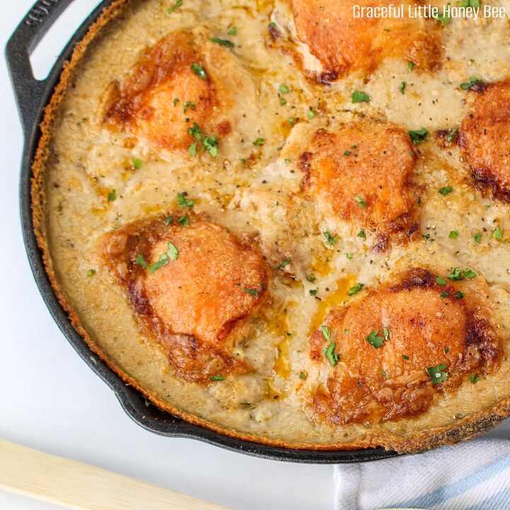 how to make skillet smothered chicken thighs, Aerial view of smothered chicken thighs in a cast iron skillet