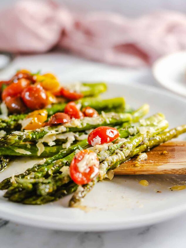 cheesy asparagus with tomatoes