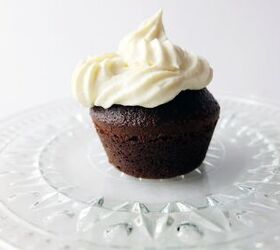 Flawless Chocolate Cupcakes With Russian Buttercream