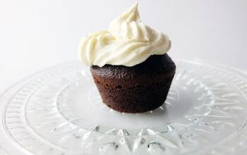 Flawless Chocolate Cupcakes With Russian Buttercream