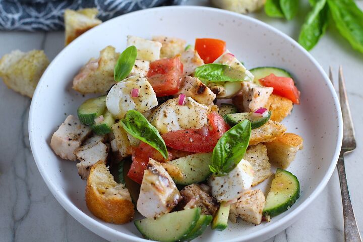 panzanella toscana with chicken and mozzarella, Toasted bread cubes chicken tomatoes cucumber basil and mozzarella in a bowl for this Chicken Panzanella Salad Recipe It s absolutely delicious