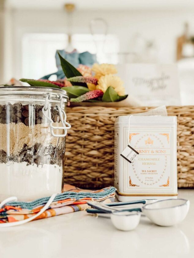 chocolate chip cookie in a jar, Give the gift of food with this chocolate chip cookie in a jar