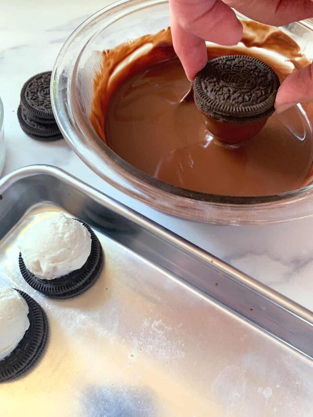 chocolate covered ice cream bites with oreos, Dip into the chocolate