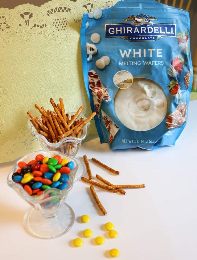 bacon and egg pretzels, ingredients white chocolate melting wafers pretzel sticks and M Ms