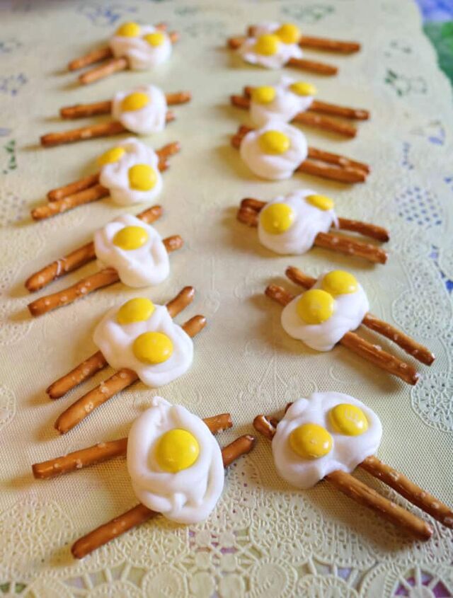 bacon and egg pretzels, two rows of bacon and egg pretzels