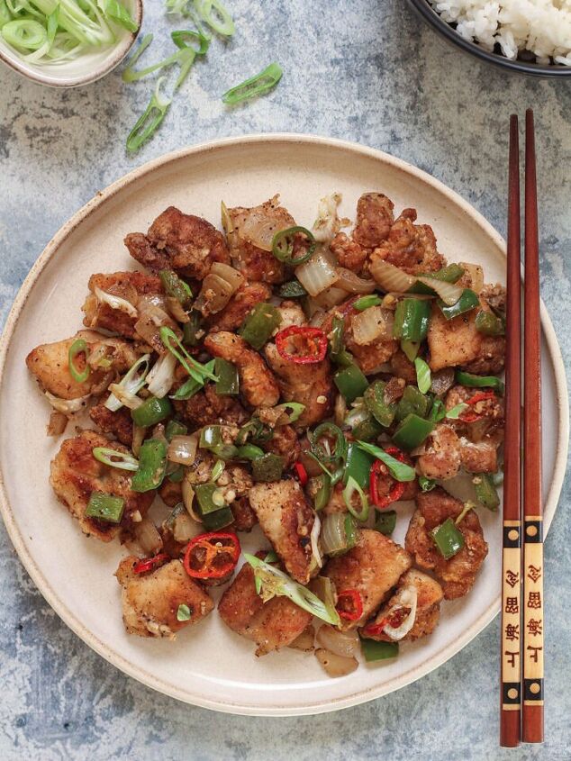 crispy shredded chilli beef tastier than takeaway, A serving of Salt and Chilli Chicken