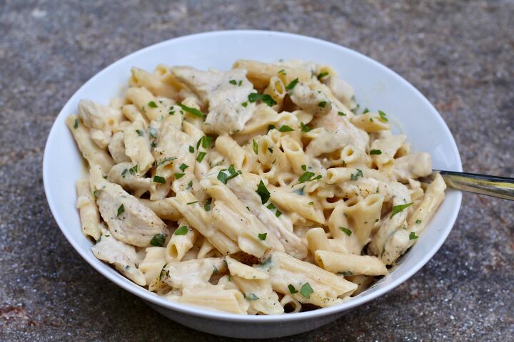 white sauce chicken pasta recipe, White Sauce Chicken Pasta Recipe on a plate with parsley garnish
