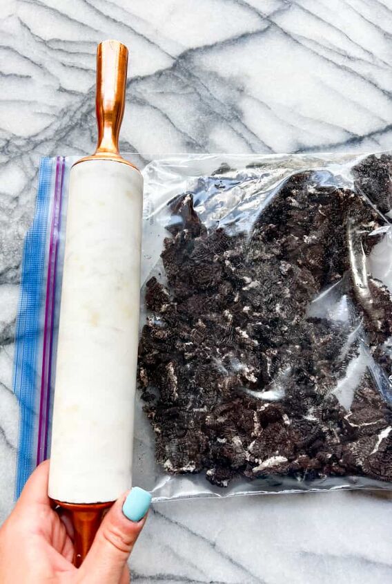 oreo ice cream recipe, Crush some of the oreos using a rolling pin