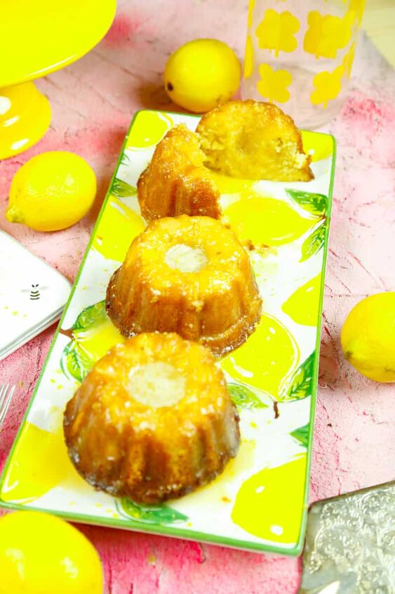 mini lemon bundt cakes, Look at how moist these mini cakes turned out