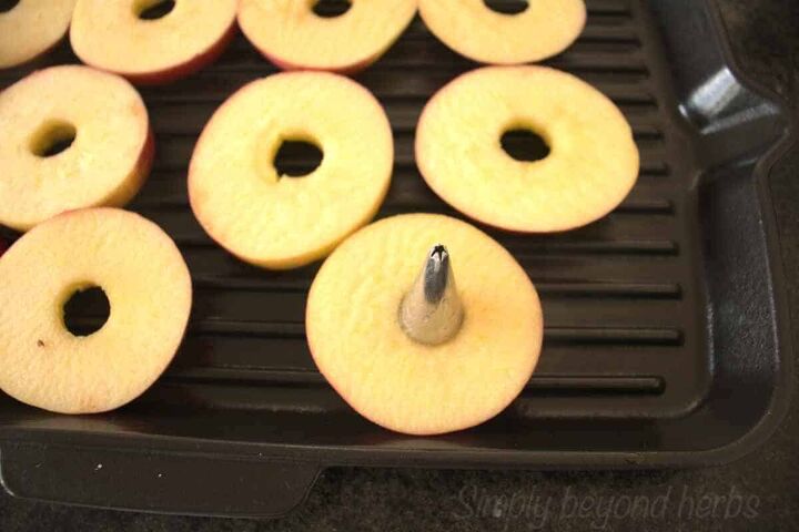easy grilled apples with cinnamon and honey, removing the seeds from apples