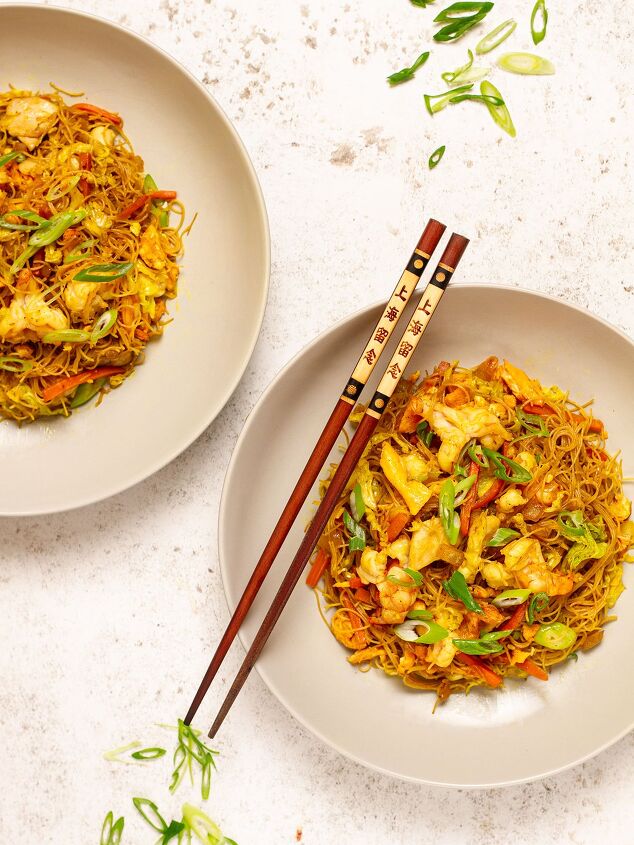 special chow mein, Servings of Singapore Noodles