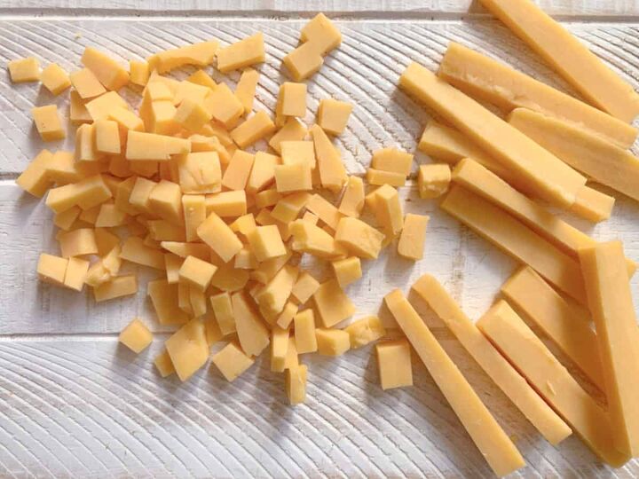 homemade cheddar cheese crackers, Cubed cheddar cheese