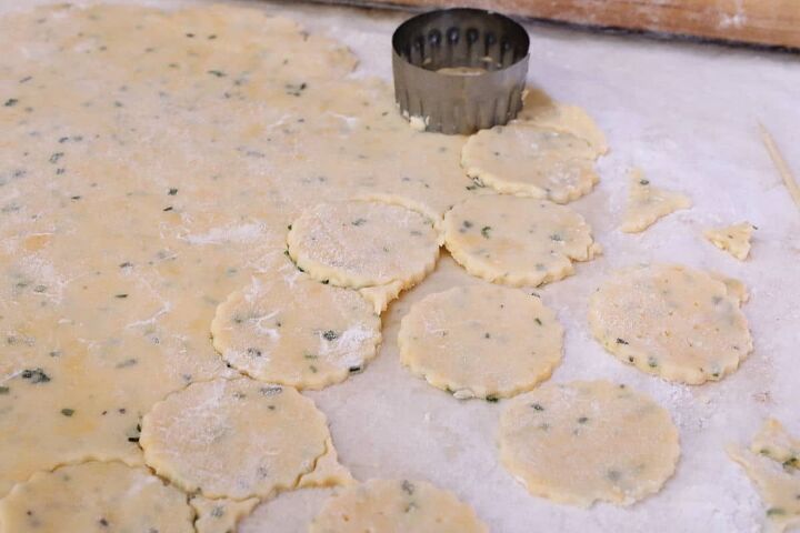 homemade cheddar cheese crackers, Cutting rounds of dough with a cookie cutter