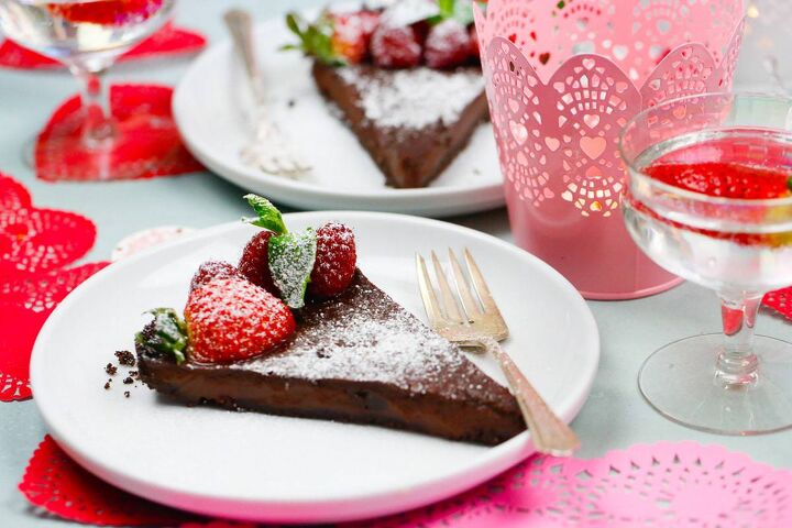 chocolate coffee ganache with raspberries, A heavenly slice of chocolate coffee ganache tart topped with fresh strawberries and raspberries and sprigs of mint