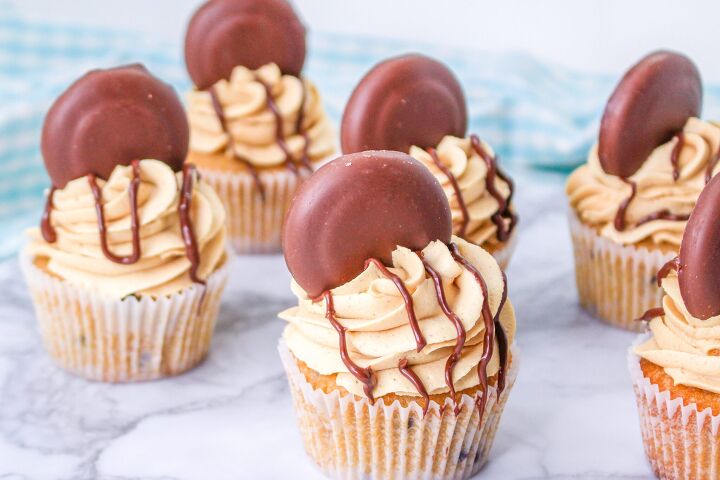easy peanut butter chocolate chip cupcakes recipe, peanut butter chocolate chip cupcakes