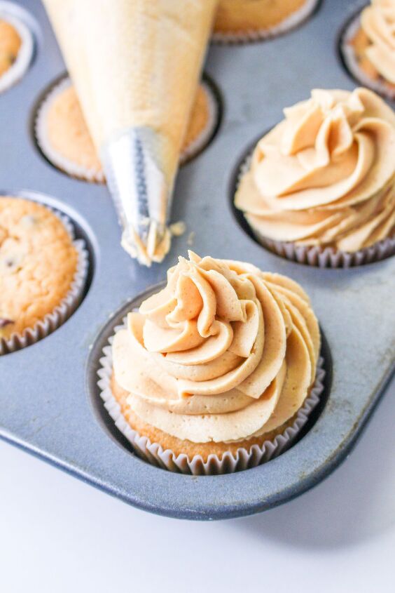 easy peanut butter chocolate chip cupcakes recipe, Peanut Butter Chocolate Chip Cupcakes