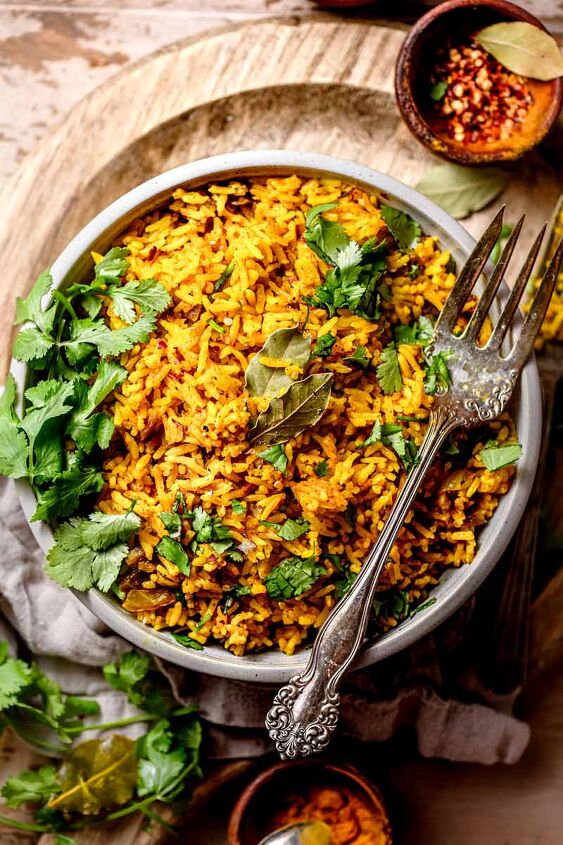 Easy Flavorful Yellow Rice | Foodtalk