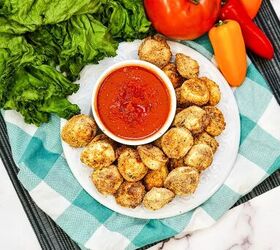 air fried tortellini, Finished air fryer tortellini served up with marinara sauce