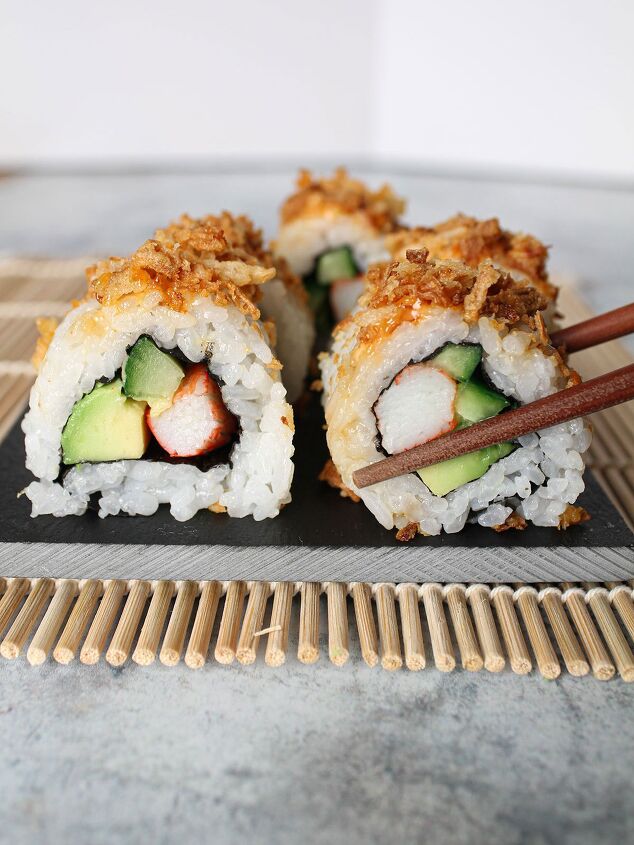crispy rice with spicy salmon or tuna, A serving of Crunchy Sushi Roll