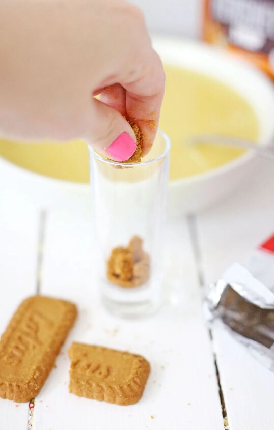 biscoff cookie rumchata pudding shots recipe, Adding cookie crumbs to a shot glass