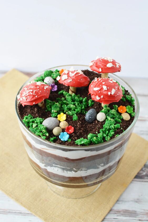 delicious and enchanting woodland fairy toadstool trifle recipe, Top of a woodland mushroom trifle with cookie toadstools