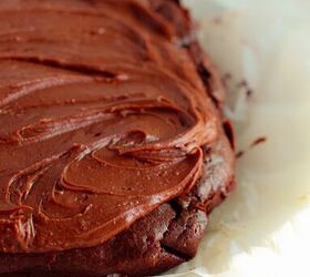 mocha dark chocolate fudgy brownies recipe, Chocolate frosting on brownies