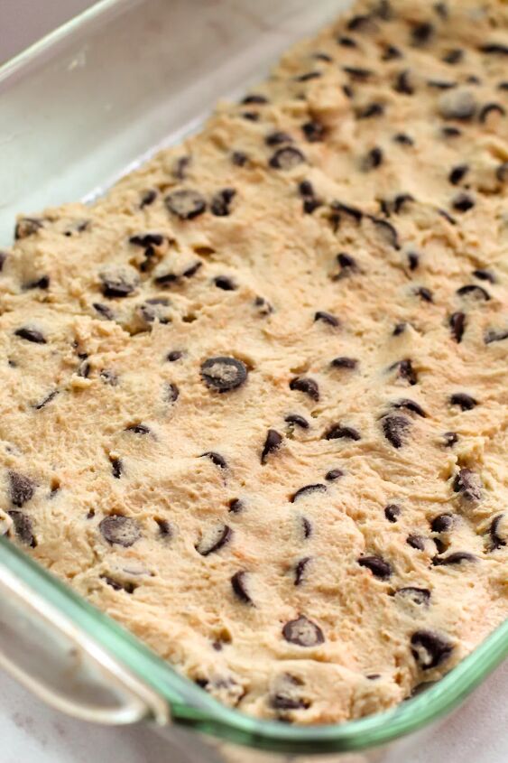 salted caramel chocolate chip cookie bars recipe, Cookie dough in a baking pan