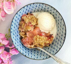 Rhubarb Crisp | Foodtalk
