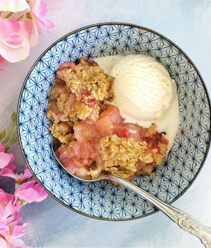 Rhubarb Crisp | Foodtalk Rhubarb Crisp | Foodtalk