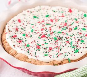 easy christmas sugar cookie pie recipe, Holiday sugar cookie pie with red and green sprinkles
