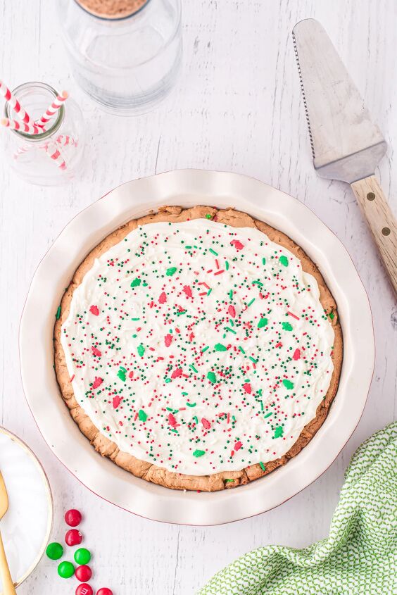 easy christmas sugar cookie pie recipe, Frosted sugar cookie pie