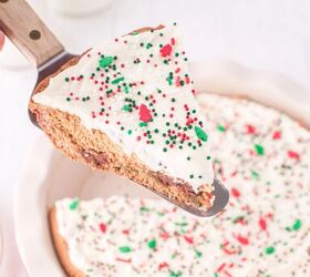 easy christmas sugar cookie pie recipe, Serving a slice of sugar cookie pie