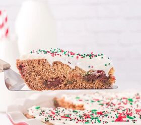 easy christmas sugar cookie pie recipe, A slice of Christmas sugar cookie pie on a pie spatula