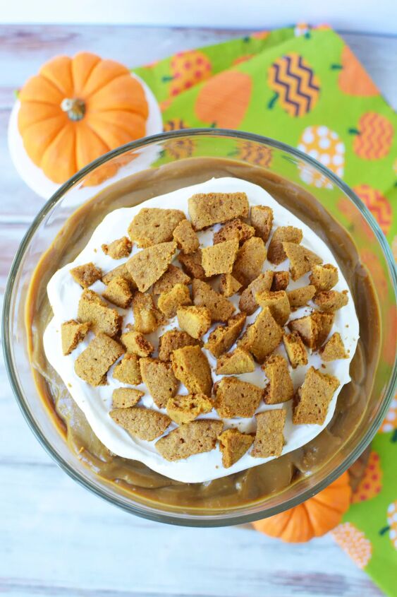 pumpkin spice latte trifle recipe, Top of a pumpkin pie spice trifle in a bowl