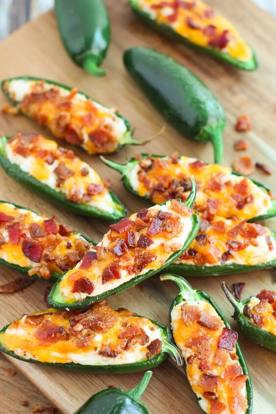 easy bacon jalapeno poppers appetizer, Several bacon jalepeno poppers on a cutting board