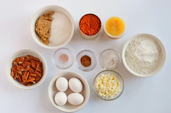 pumpkin snack cakes, Pumpkin eggs pecans and other ingredients to make snack cakes in bowls