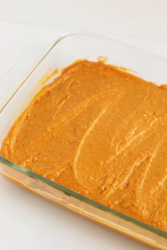 pumpkin snack cakes, Cake batter in a clear baking dish