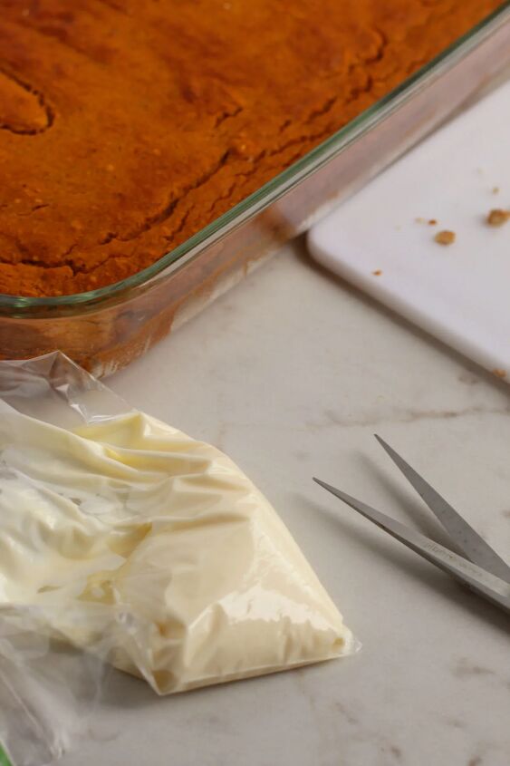 pumpkin snack cakes, White chocolate topping in a bag