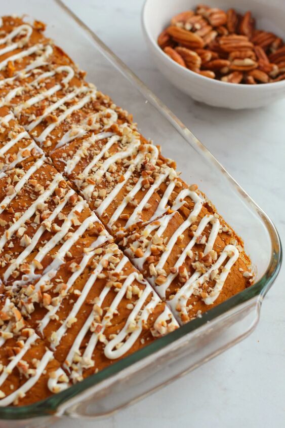 pumpkin snack cakes, Baking dish with pumpkin cake in it