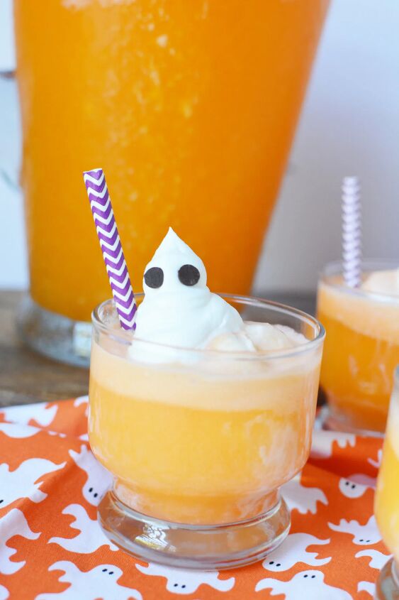 spooky ghost punch, Orange spooky punch with ghosts toppings