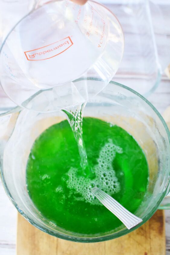 goblin goo green halloween punch, Pouring water into green jello mixture