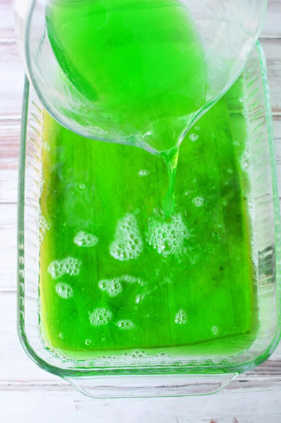 goblin goo green halloween punch, Pouring green jello into a 9x13 pan