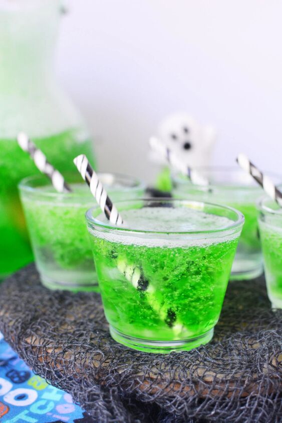 goblin goo green halloween punch, Clear cups with green Goblin Goo jello punch in them