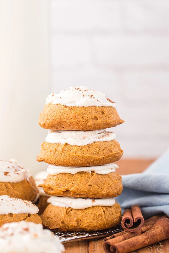 easy pumpkin cookies recipe with frosting, Stacked pumpkin cookies with icing