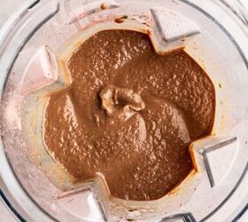 peppermint mocha smoothie bowl, Mocha smoothie blended in a blender